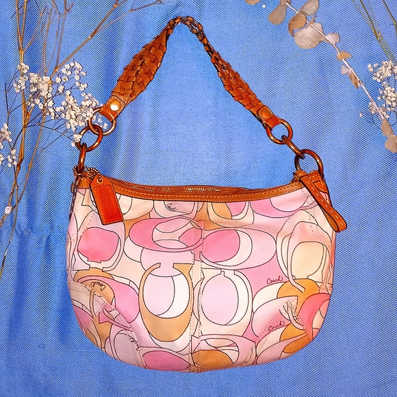 Coach Purse~Pretty in Pink~100%Leather SKU-NΒ°-M0768-11905 - Picture 3 of 8